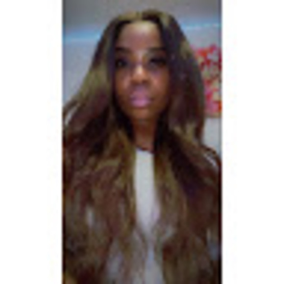 Meet your Posher, Britney - Picture 1 of 1